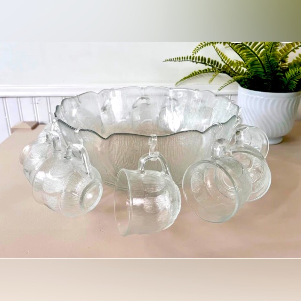 🔻Vintage🔻 1980s French Arcoroc Fleur/Flower Punch Bowl 24 Pc. Set.